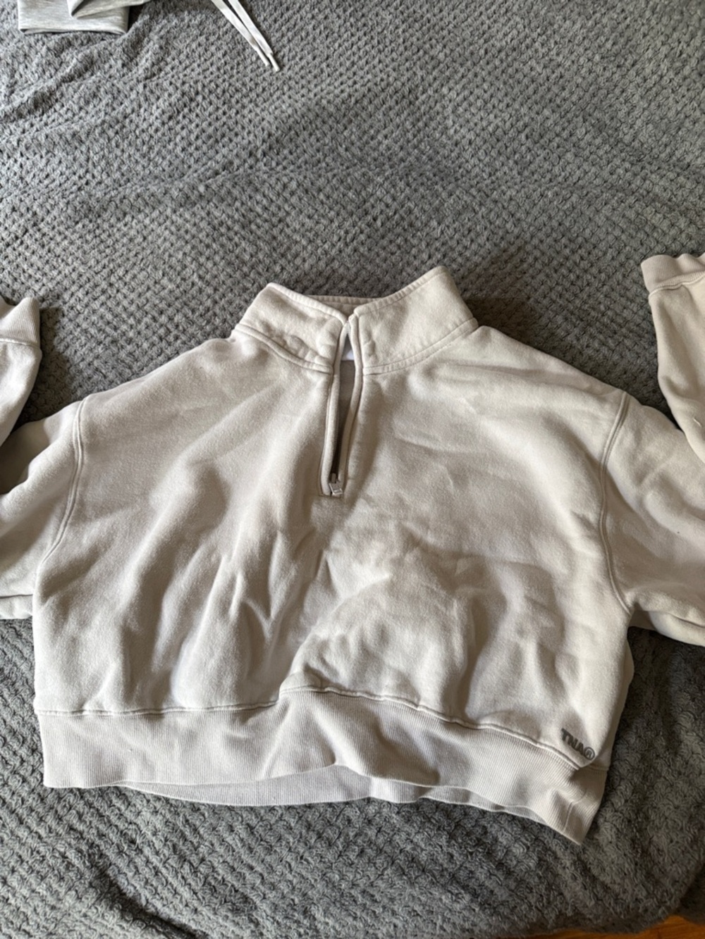 Aritzia TNA Cozy Fleece  PERFECT FIT 1/4 ZIP SWEATSHIRT size large ICE GREY